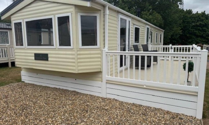 Hopton Casa | Beautiful 8 berth caravan with decking at Caldecott Park, Norfolk ref 91046C