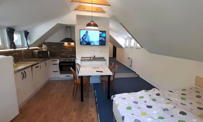 Albrechtice v Jizerskych horach Apartamento | Beautiful apartment for 5 people with hot tub, WIFI, TV and parking