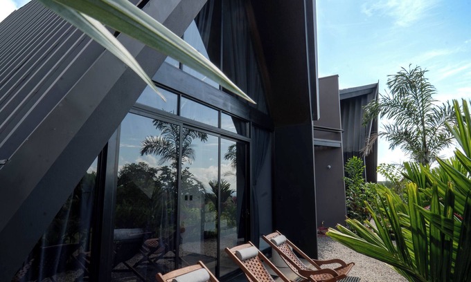 Aguas termales de Arenal Cabina | Beautiful A-Frame Cabin w/hot tub Volcano view