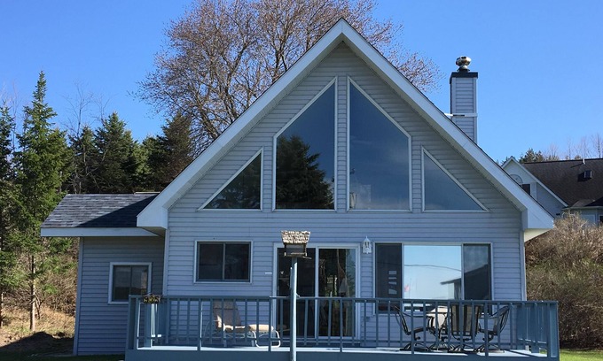 Boyne City Chalet De Esquí | HERMOSO A-FRAME EN ZONA TRANQUILA, a una cuadra del lago Charlevoix