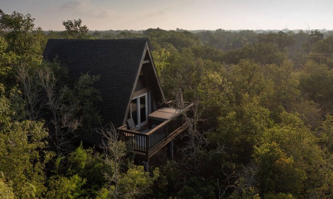 New Braunfels Cabina | Beautiful A-Frame with Private Deck w/ Upgraded Jacuzzi and Incredible View!