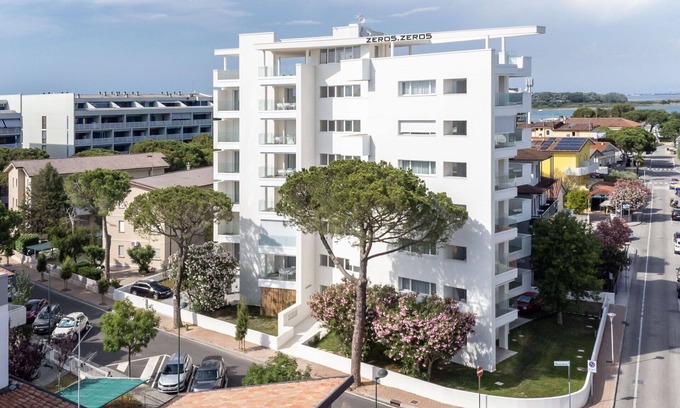 Lignano Sabbiadoro Apartamento | Precioso apartamento para 4 personas con A/C, WIFI, TV, balcón, mascotas permitida y aparcamiento