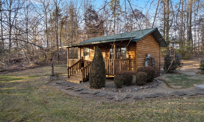 Sevierville Cabina | Hermosa, asequible, cabaña cerca de Pigeon Forge para parejas.