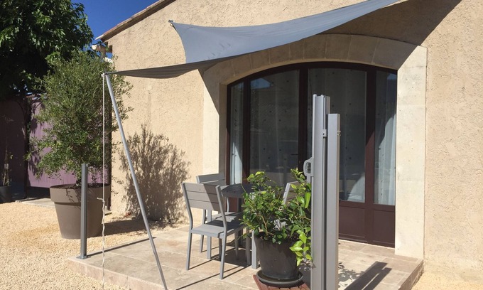 Taillades Apartamento | Hermoso apartamento con aire acondicionado y piscina en el Luberon