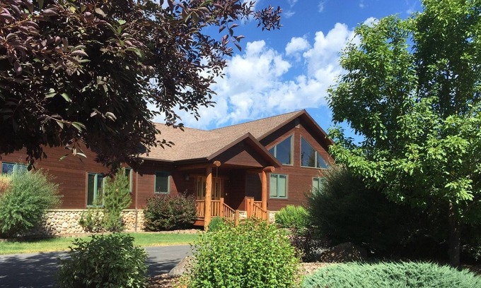 Alpine Cabina | Beautiful Alpine Cabin with a brand new hot tub! Less than an hour to Jackson.