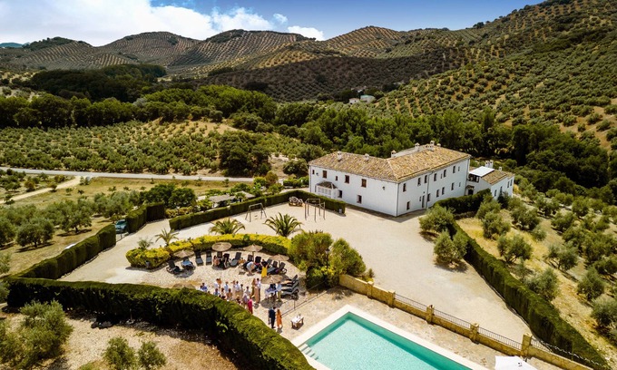 Las Lagunillas Cabaña | Preciosa casa andaluza del siglo XVIII situada entre olivares. Hasta 30+personas