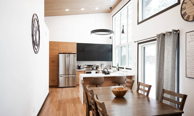 Reynolds Cabina | Beautiful and Bright Riverfront Cabin