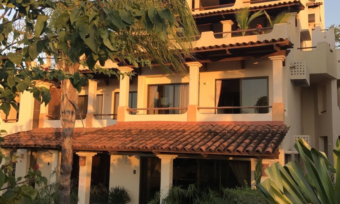 Coco Sunset Hills Condominio | Dos dormitorios Beach Condo