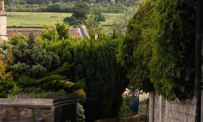 Batheaston Cabaña | Beautiful and cosy 2-bedroom (sleeps 5) cottage close to heritage city Bath Spa