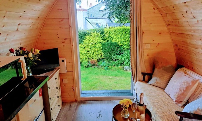Carbis Bay Cabina | Beautiful and Cosy Garden Pod Saintives