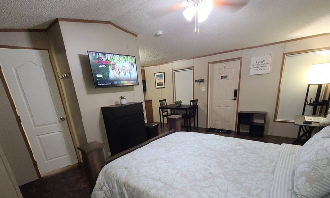Odessa Apartamento | Beautiful and cozy full size bed studio
