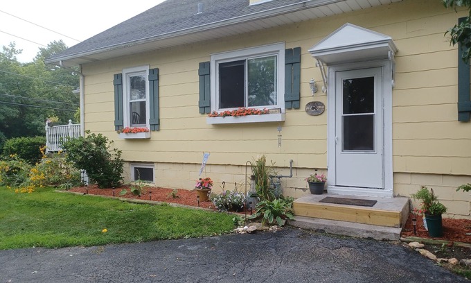Winthrop Harbor Casa | Beautiful and Cozy With 5 Bedrooms
