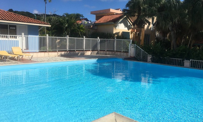 Sainte-Anne Apartamento | ALQUILO BONITO T2 en residencia tranquila con piscina, a 5 minutos de las mejores playas.