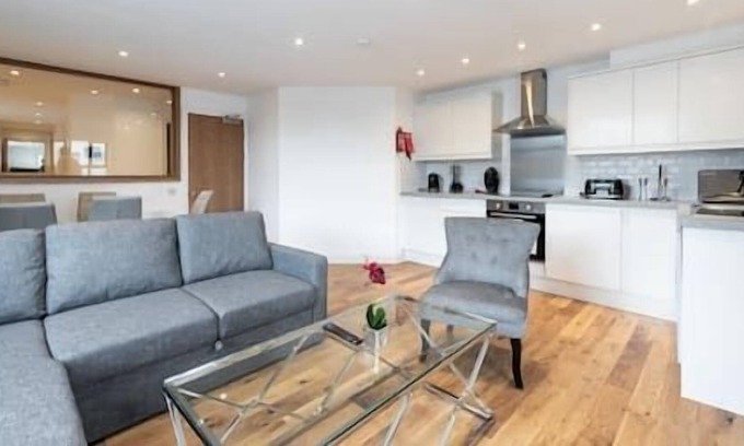 Uxbridge North Condominio | Apartamento luminoso y grande (BRC)
