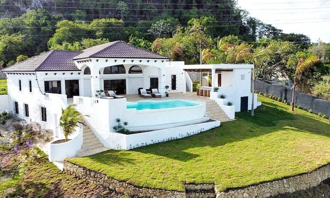 Puerto Plata Villa | Beautiful and quite villa with pool in a nice and safe neighborhood.