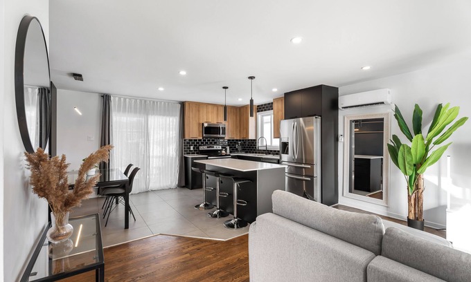Lafleche Casa | Beautiful and renovated house near Montreal and next to everything you need