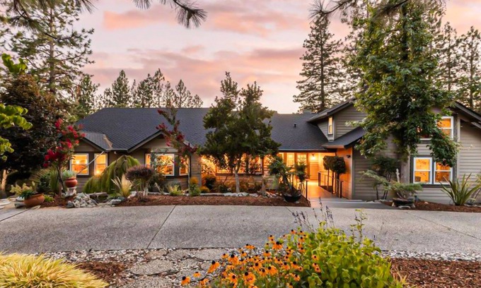 Grass Valley Casa | Beautiful and secluded home with a pool, 2 large decks & full basketball court