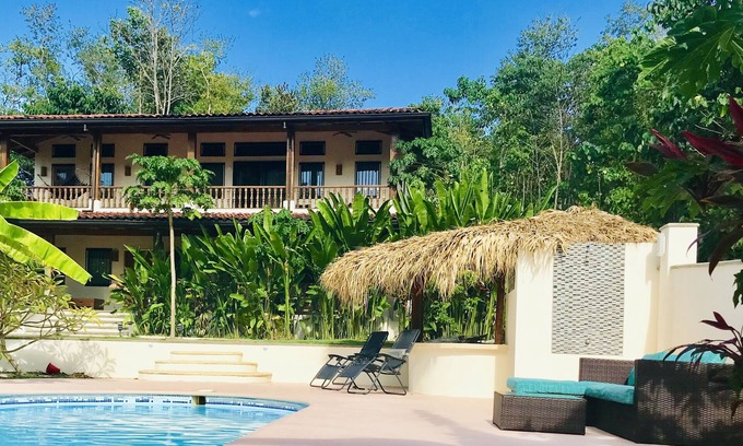Playa Grande Casa | Casa segura con piscina cerca de la playa - $ 195 / noche especial de último minuto !!!