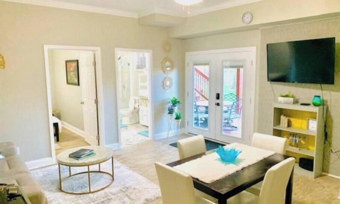 Charlotte Apartamento | Beautiful and serene private basement apartment