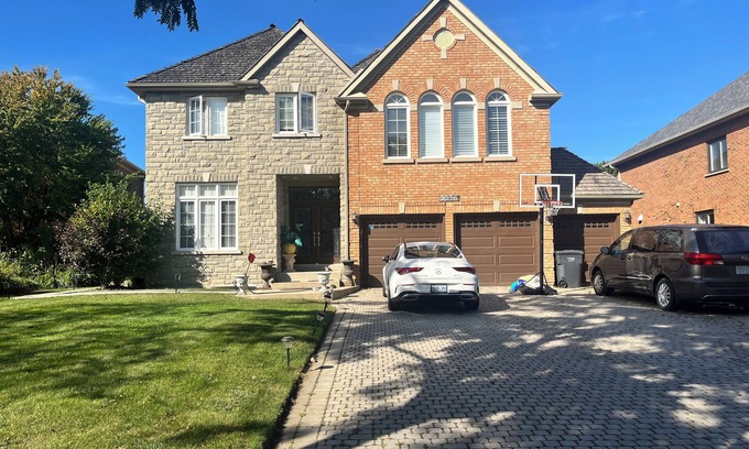 Central Erin Mills Apartamento | Beautiful and Spacious Basement Guest Suite in a Prime location