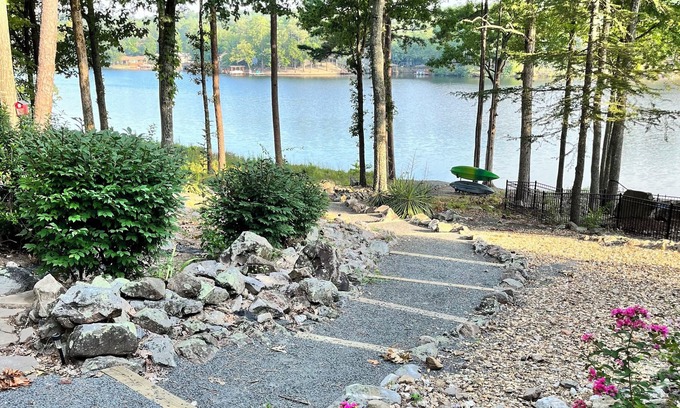 Hot Springs Village Casa | Beautiful and Spacious Lake Front Home. Golf, Kayaks, Minutes from Hot Springs!