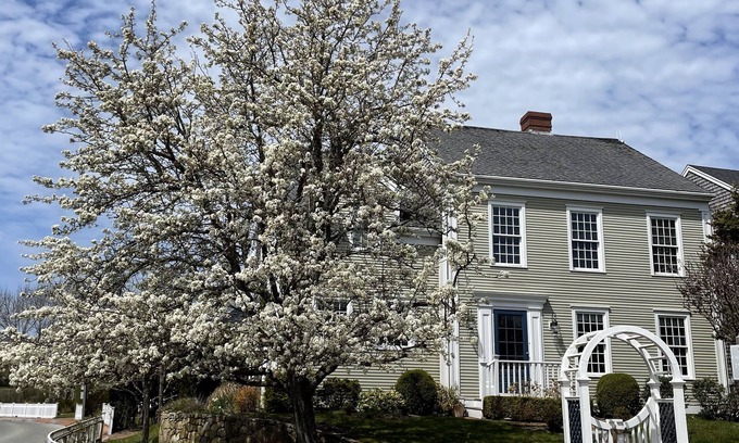 Nantucket Casa | Beautiful and spacious family friendly home close to town and beaches.