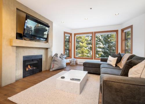 Blueberry Hill Casa | Beautiful and Spacious 2Br Condo by Harmony Whistler