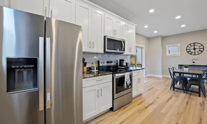 Near East Columbus Apartamento | Beautiful and Spacious 3 Bedroom with FREE Parking