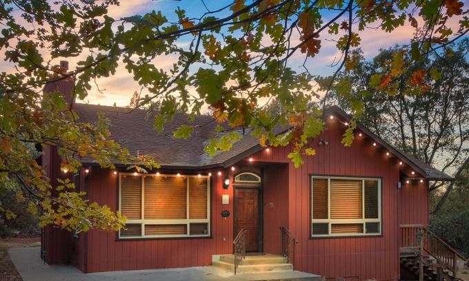 Mariposa Casa | Hermosa y espaciosa casa de campo ubicada en la puerta de entrada a Yosemite w Hot Tub