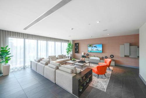 Doral Apartamento | Beautiful and Stylish Condo Close The Doral Park