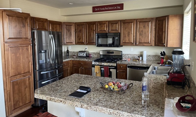 Rockrimmon Casa | Beautiful and quiet townhouse in Rockrimmon area!