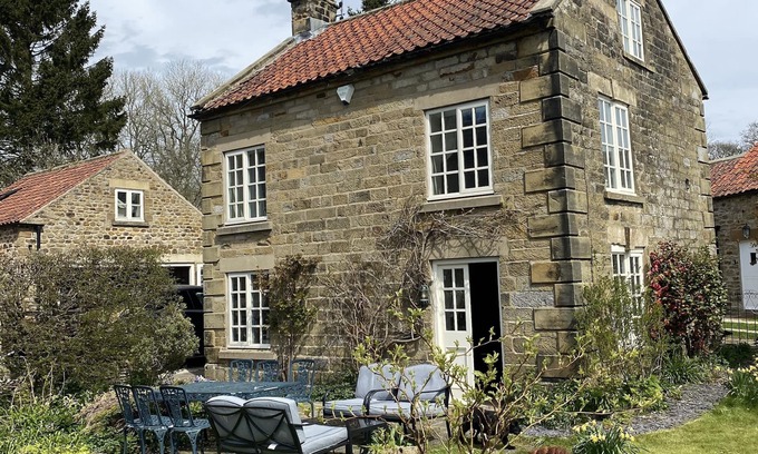 Hutton le Hole Cabaña | Hermosa casa unifamiliar de 4 dormitorios en pintoresco pueblo con pub local