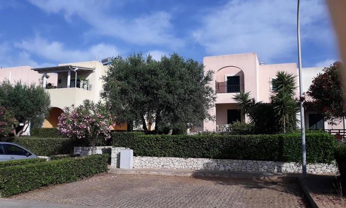 Santa Cesarea Terme Apartamento | Precioso apartamento cerca del mar con jardín y terraza con vistas.
