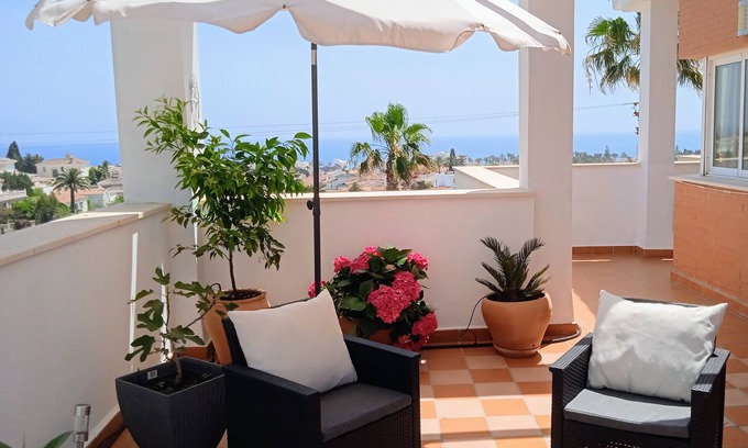 Caleta de Velez Apartamento | Beautiful apartment with sea view, pool and golf course