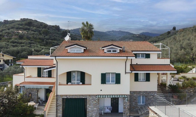 Diano Castello Apartamento | Bonito apartamento con WIFI, piscina, TV, terraza, mascotas permitida y aparcamiento