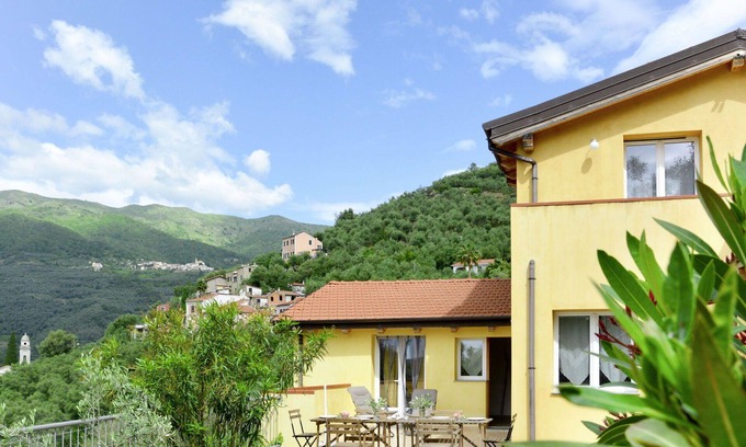Pantasina Apartamento | Apartamento con piscina privada, TV, patio, mascotas permitida, vista panorámica, aparcamiento