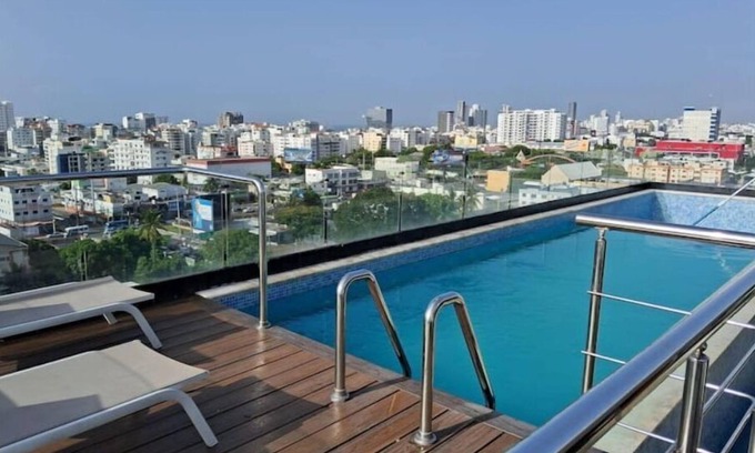 Evaristo Morales Apartamento | Beautiful apartment with infinity pool