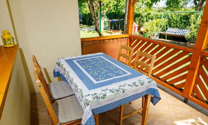 Balatonszemes Apartamento | Hermoso apartamento para 6 personas con WIFI, TV, patio y aparcamiento