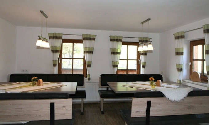 Hainzenberg Villa | Hermoso apartamento en villa para 14 personas con WIFI, TV, patio, vista panorámica y aparcamiento