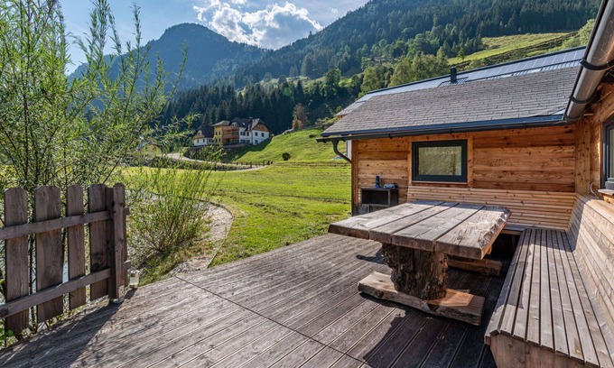 Solk Apartamento | Precioso apartamento para 4 personas con jacuzzi, WIFI, TV, patio y aparcamiento