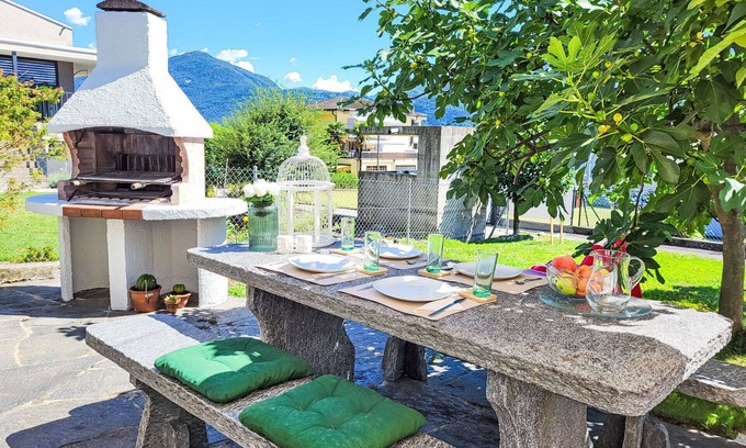 Gordola Apartamento | Hermoso apartamento con A/C, WIFI, TV, patio, mascotas permitida y vista panorámica