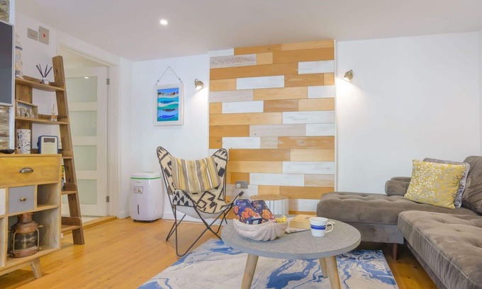 Trebarwith Apartamento | Acogedor apartamento para 4 personas con WIFI, TV, patio y mascotas permitida