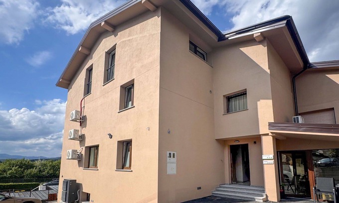 Postojna Apartamento | Acogedor apartamento para 4 personas con WIFI, A/C, TV y vista panorámica