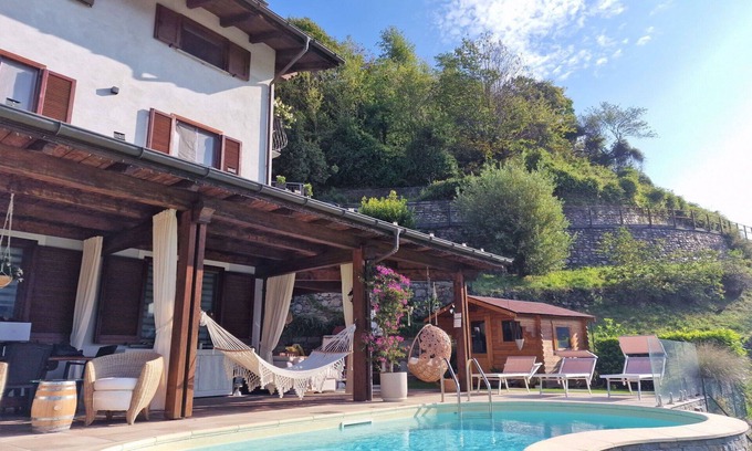 Ardenno Apartamento | Hermoso apartamento para 5 personas con WIFI, piscina, TV, terraza y aparcamiento