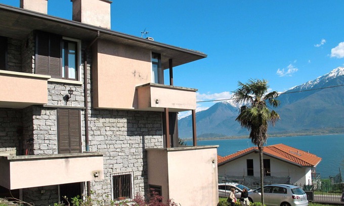 Gera Lario Apartamento | Precioso apartamento para 6 personas con WIFI, jacuzzi, TV, patio, mascotas permitida y aparcamiento