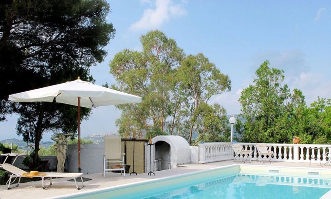 Torrazza Apartamento | Beautiful apartment for 6 people with WIFI, pool, TV, patio, panoramic view and parking