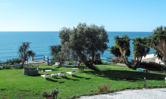 Imperia Apartamento | Precioso apartamento para 5 personas con WIFI, TV, patio y aparcamiento