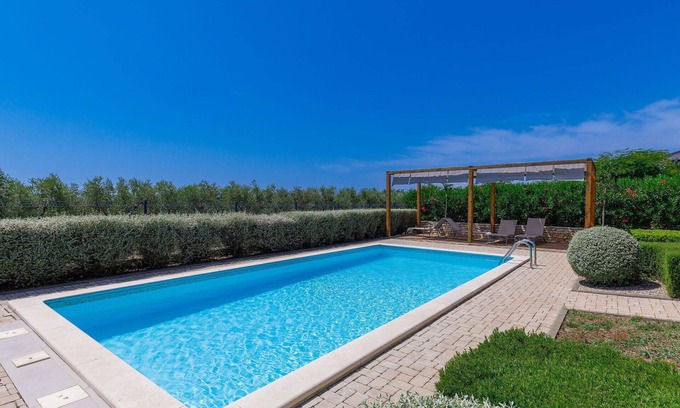 Zambratija Apartamento | Precioso apartamento para 4 personas con piscina, WIFI, A/C, TV y terraza