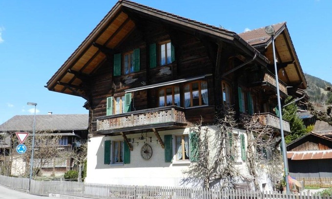 Gstaad Apartamento | Precioso apartamento para 4 personas con WIFI, TV, mascotas permitida y aparcamiento