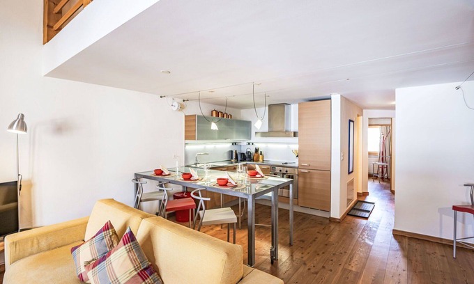 La Punt-Chamues-ch Apartamento | Precioso apartamento con WIFI, TV, balcón, mascotas permitida, vista panorámica y aparcamiento